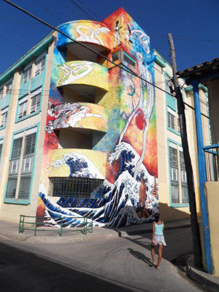 Mural colectivo en la fachada de la Universidad de Oriente