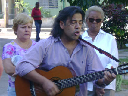 El cantautor chileno Galo Espinoza, del grupo Cristal Andino
