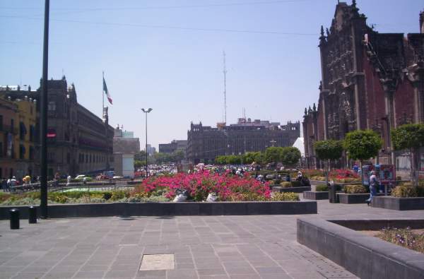 Plaza el Zócalo desde maqueta Tenochtitlan y Templo Mayor