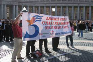 Manifestazione dell'Associazione Nazionale di Amicizia Italia Cuba. Circolo di Roma, in Piazza San Pietro (2 novembre 2008)