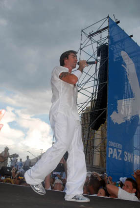 Juanes durante la sua esibizione al concerto Paz sin fronteras. Foto: Samuel Hernández