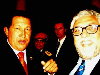 Il Presidente del Venezuela Hugo Chávez con il professore Luciano Vasapollo