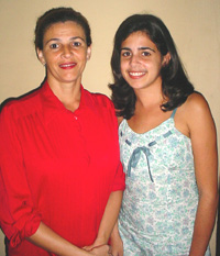 Maricela junto a su hija Marinalli, que piensa seguir el sendero de su mama. Foto: Isv�n Manuel Cano Hidalgo