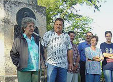 Irma Sehwerert, mother of Ren� and other relatives of the Five, recently visited the mausoleum where they demanded the immediate release of the heroes. Foto: L�zaro David Najarro Pujol