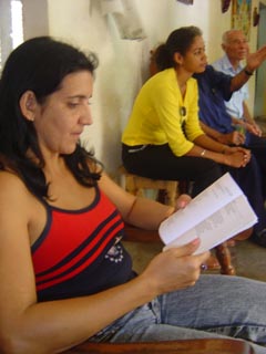 Odalis lee varias de las poesías de la antología Arquetipos oral traumáticos en la décima de Odalys Leyva Rosabal, Frente de Afirmación Hispanista, México, 2005