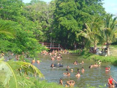 El río de Las Clavellinas el área más preferida de los vacacionistas. Foto: Lázaro David Najarro Pujol
