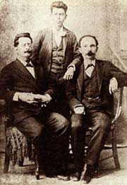 De izquierda a derecha Fermín Valdés Domínguez, Panchito Gómez Toro y José Martí, Key West, Florida. Año 1894